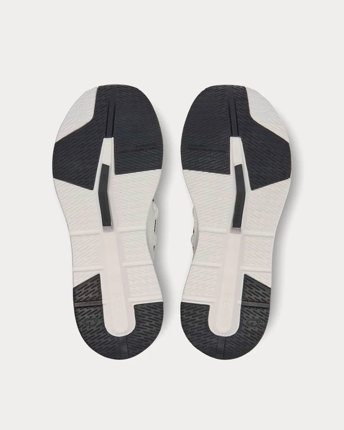 Cloudeasy Undyed / White / Black Running Shoes