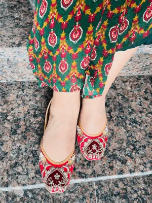 Ishq - Laal Jutti Set