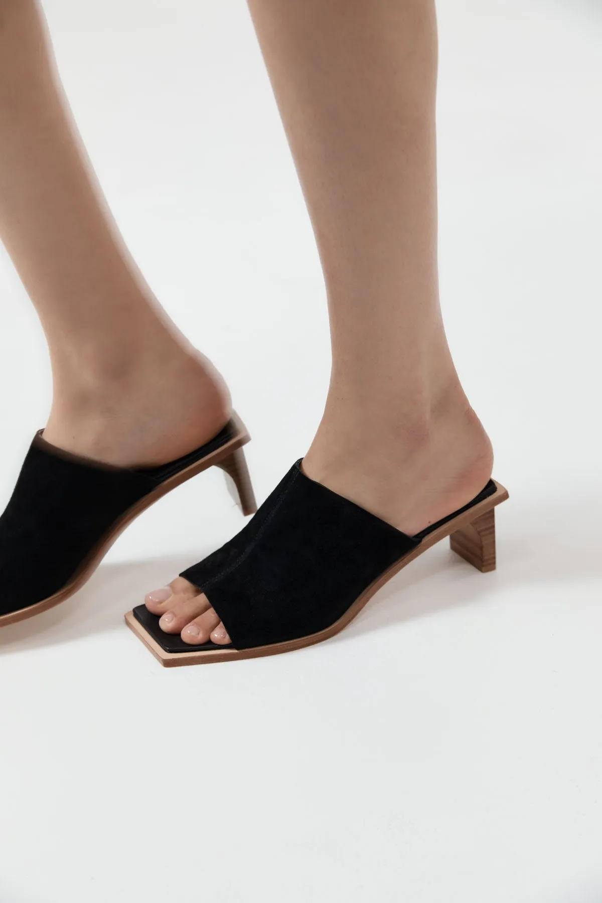 Raw Edge Heel - Black
