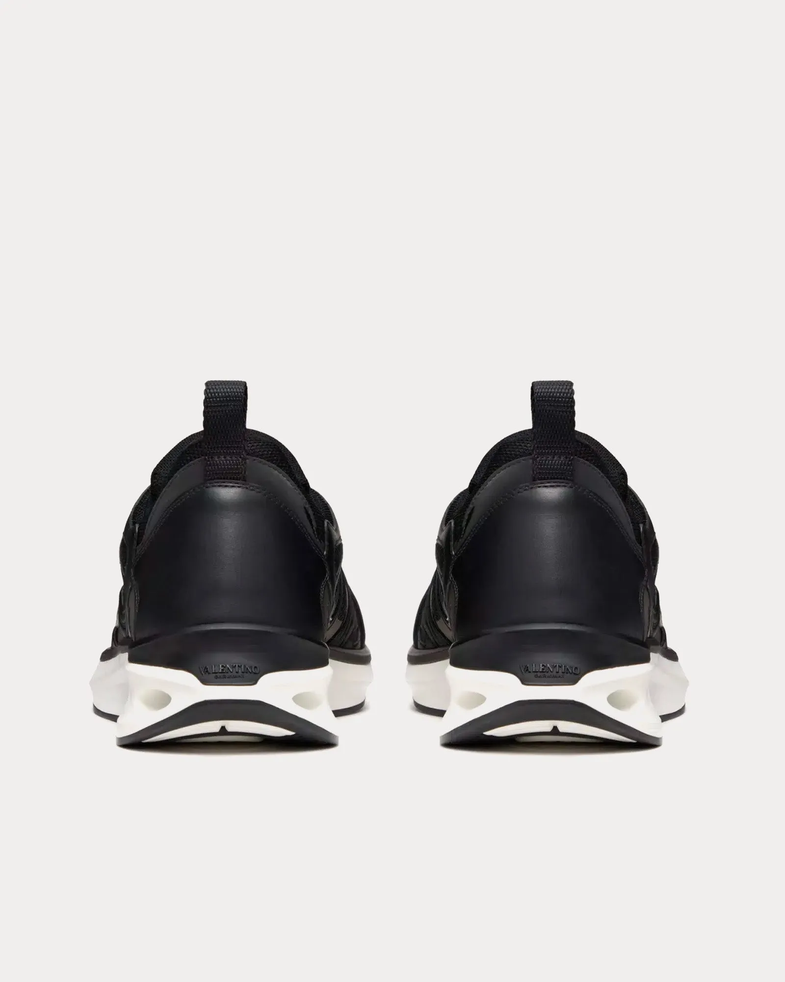 Vlogo Easyjog Calfskin & Fabric New Chinos / Black Low Top Sneakers